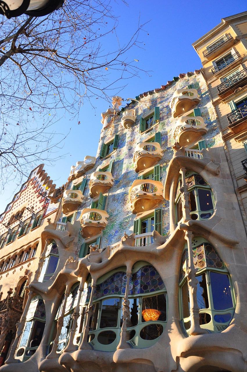 high first, gaudí, barcelona-5049235.jpg